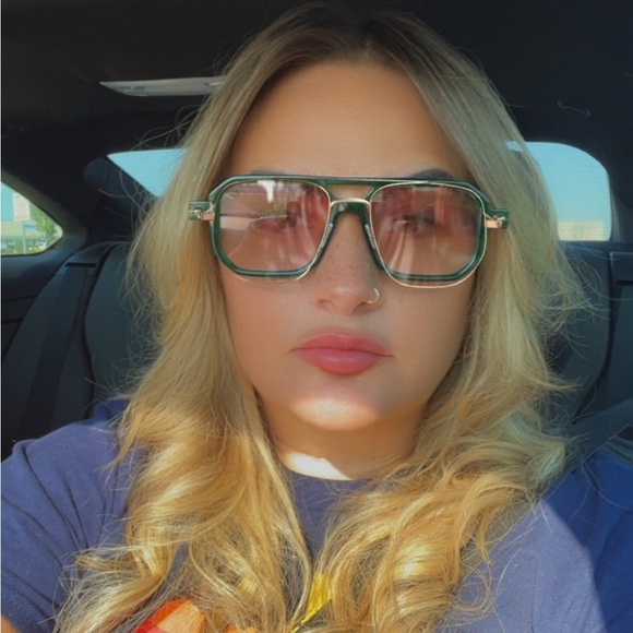 Meet your Posher, Christen - Picture 5 of 7